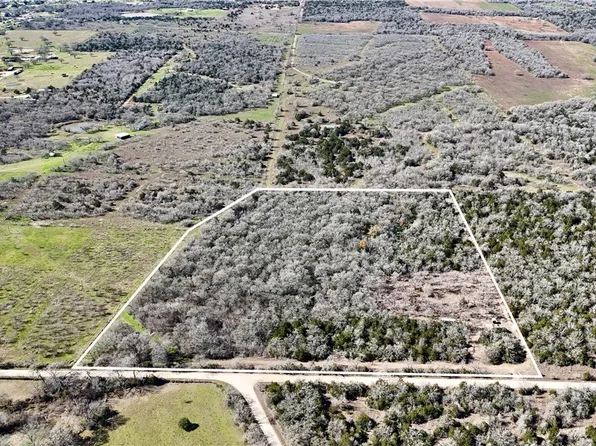 596 County Road 429, Waelder, TX 78959
