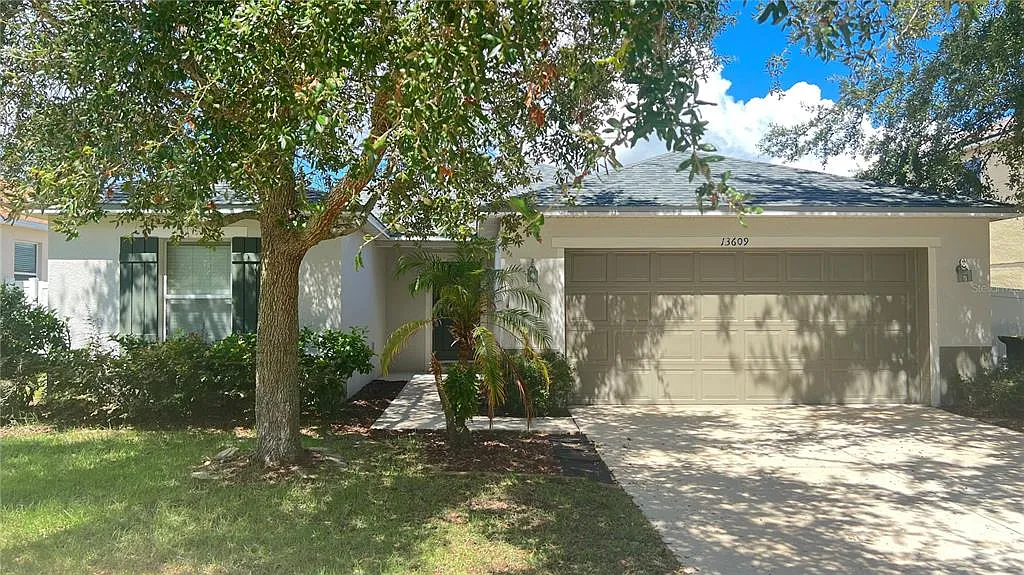 3 bed, 2.0 bath, 1899 sqft, $2,500 — Photo 1
