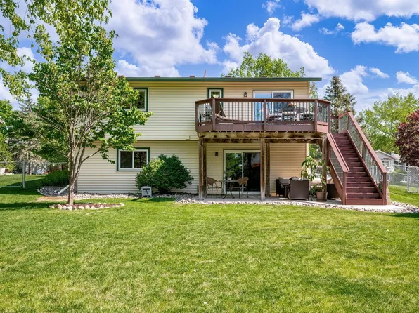 6354 Whispering Oaks Dr, Eden Prairie, MN 55346