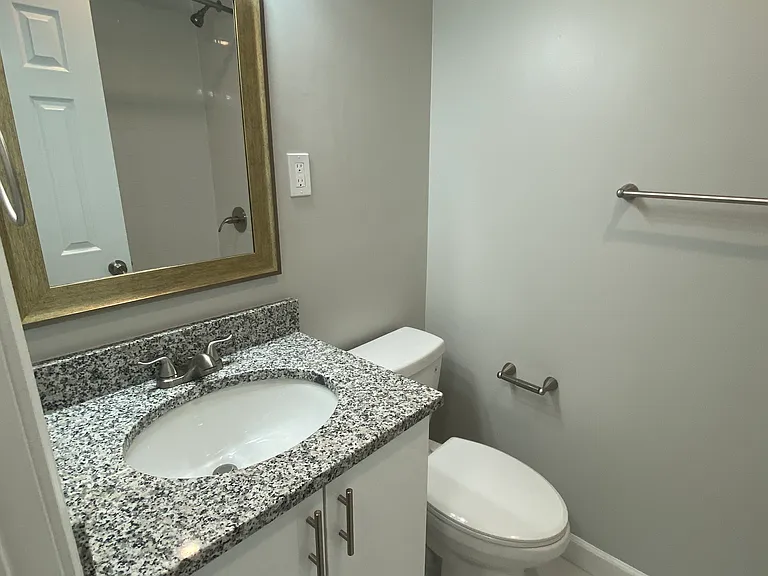 517 Washington St #3 — Photo 8