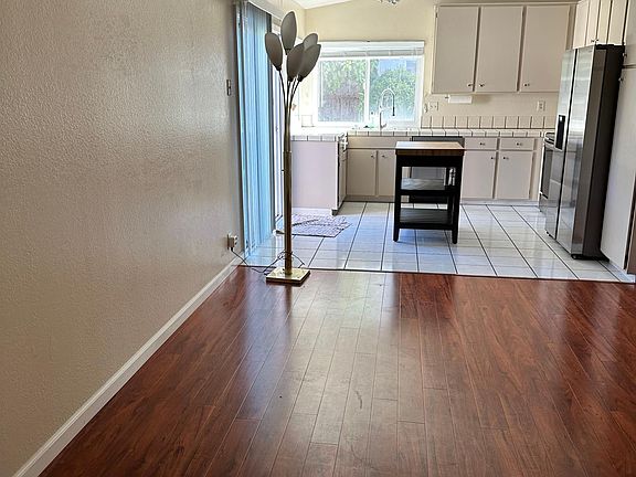 4th image of 4836 Rocklin Dr