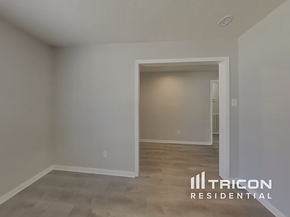 4th image of 1715 Hazyknoll Ln
