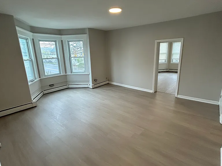 981 Valley St #2F — Photo 8