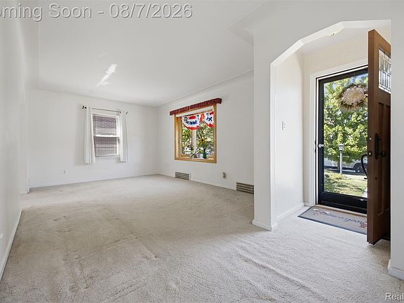 3rd image of 1740 N Rosevere Ave