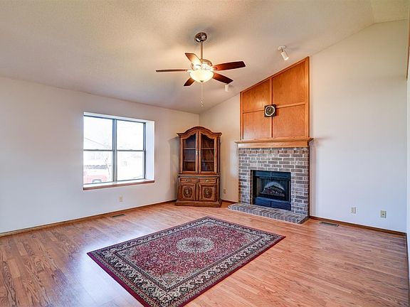 3rd image of 3001 N Hedgetree Ct