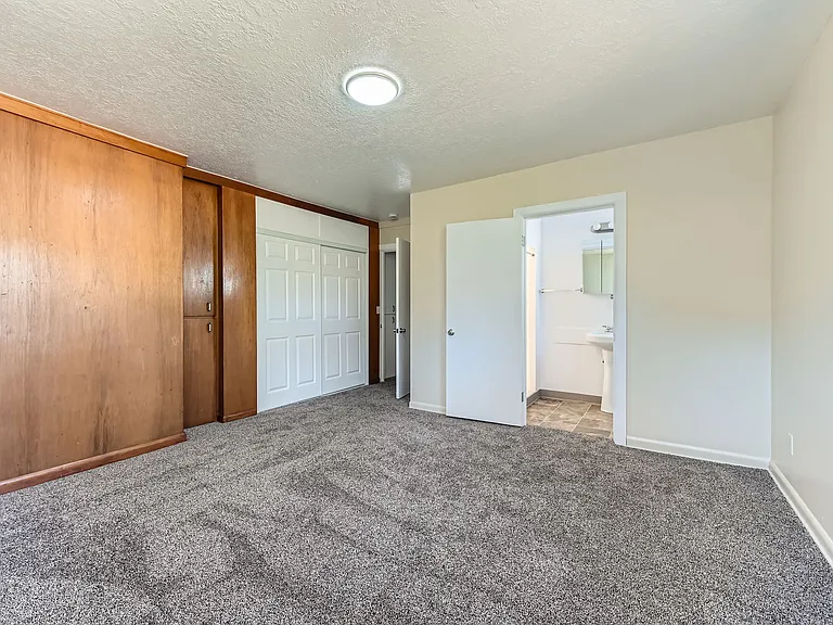 6754 SE Alder Pl — Photo 18