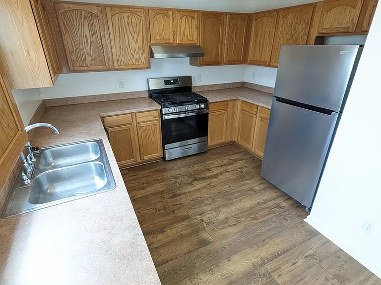 204 Burgundy Rd — Photo 5