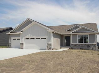 529 Shiloh Rose Pkwy NW, Bondurant, IA 50035