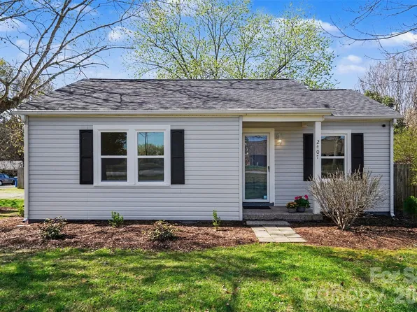 2407 4th St NE, Hickory, NC 28601