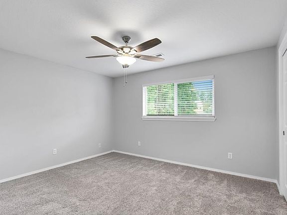 4th image of 695 32nd St Unit 4