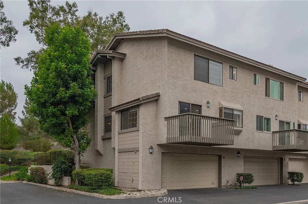 2 bed, 2.5 bath, 1412 sqft, $4,000 — Photo 2