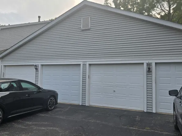 620 Mallard Ct APT D1, Bartlett, IL 60103
