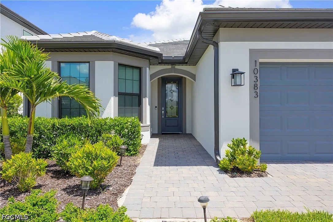 3 bed, 2.0 bath, 2218 sqft, $6,000 — Photo 3
