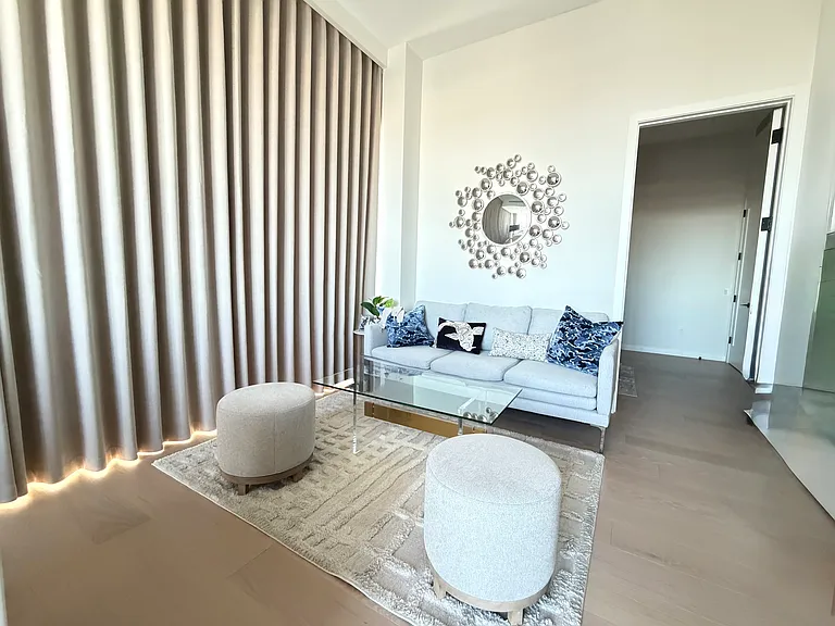 35-32 Leavitt St #Penthouse A — Photo 10