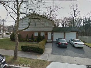 114 Seguine Ave, Staten Island, NY 10309