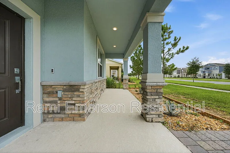 3 bed, 2.5 bath, 1930 sqft, $2,350 — Photo 2