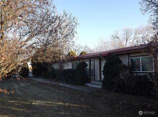 15 7th Ave SW, Soap Lake, WA 98851