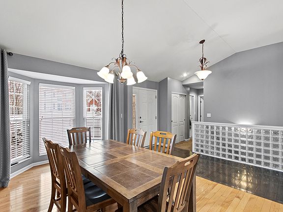 3rd image of 250 Ridgepointe Dr