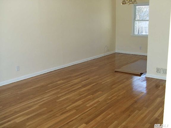2nd image of 69 Wellesley Ln