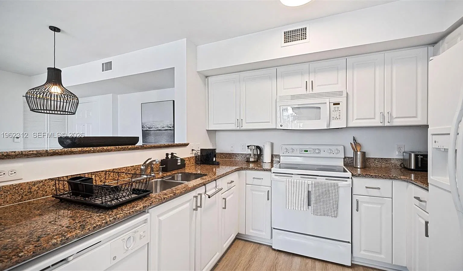 2 bed, 1140 sqft, $4,500 — Photo 3