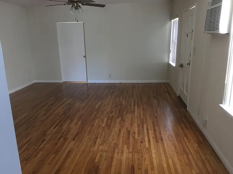 10639 Ayres Ave — Photo 8