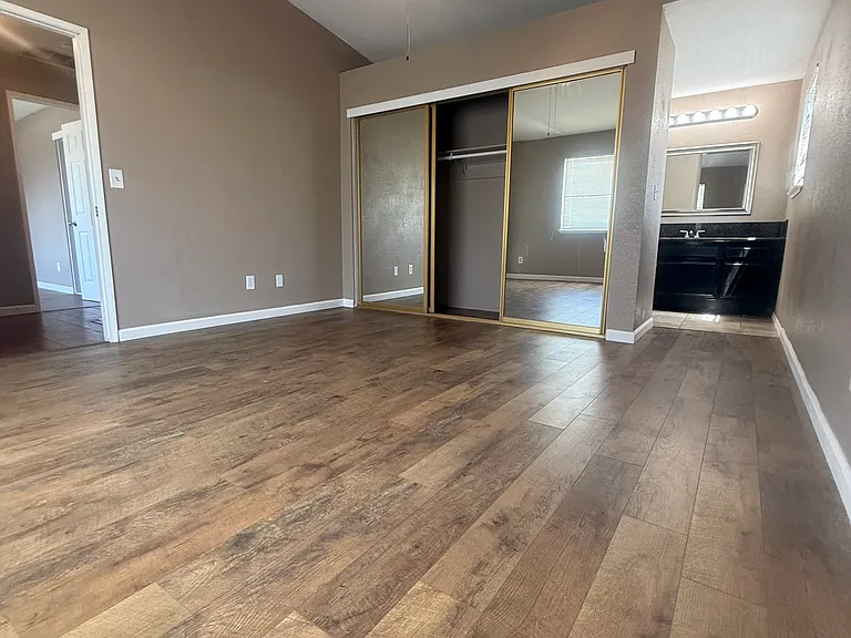 1354 Elwood St — Photo 11