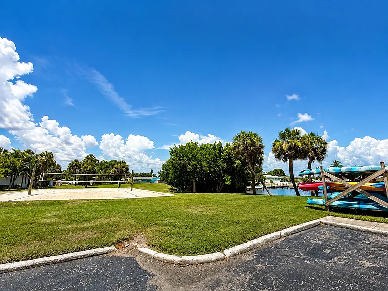 4728 Beach Dr S #E-B — Photo 21