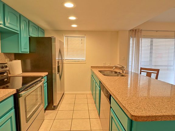 4th image of 109 W Tarpon St #305