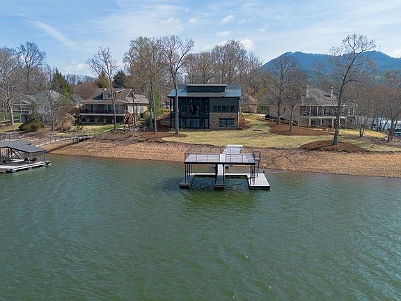 2nd image of 338 Harbor Rd