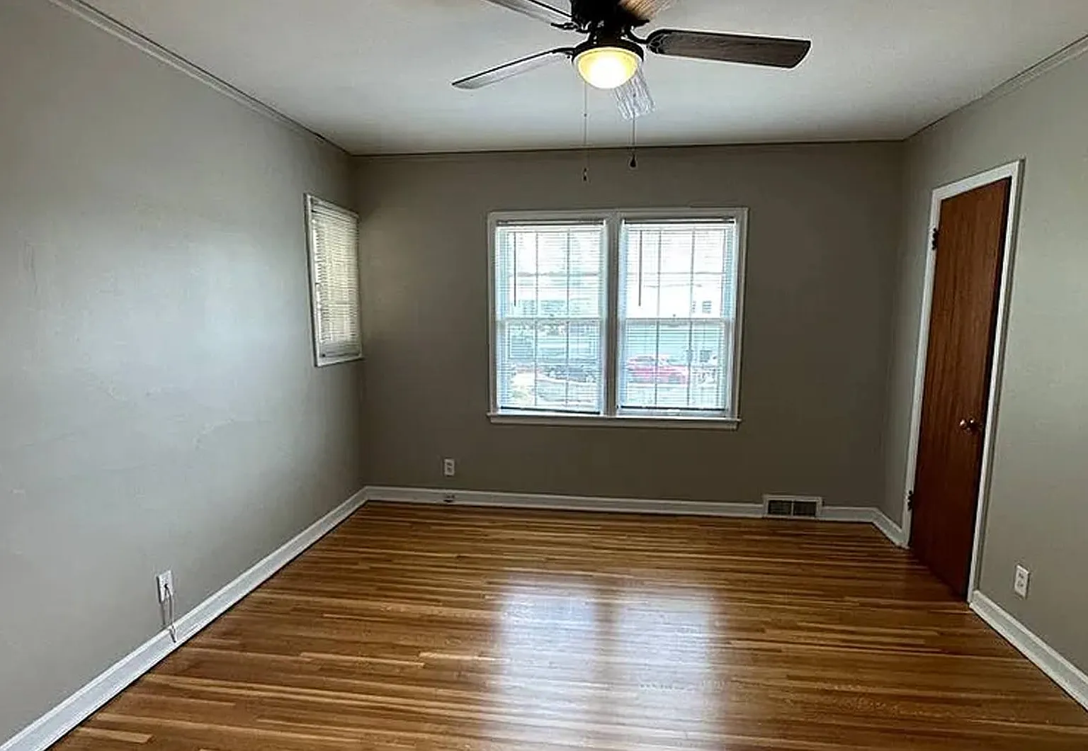 3902 Harney — Photo 3