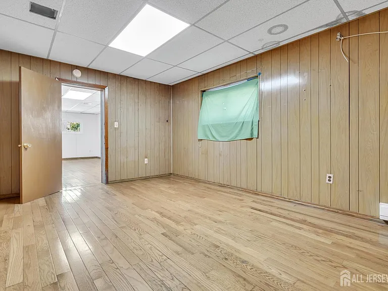 287 E Smith St — Photo 22