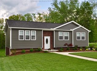 172 Meadow Ln, Milton, WV 25541
