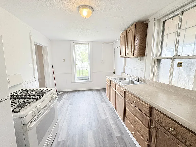 837 Avondale Ave — Photo 7