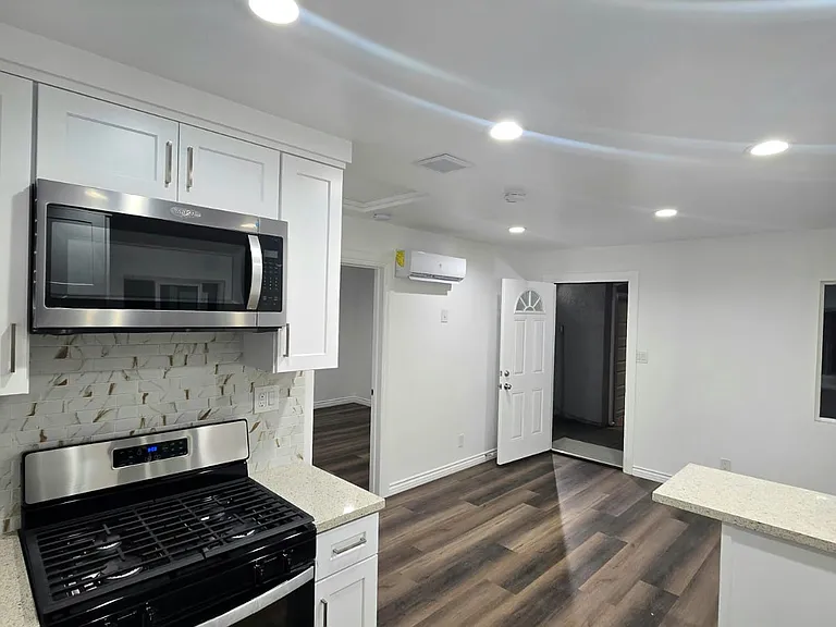 10208 Wadsworth Ave — Photo 7