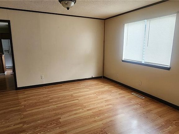 5th image of 308 E Washington St