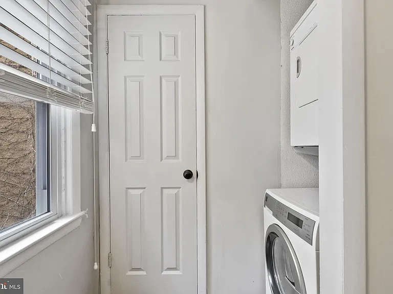 803 S Hanover St — Photo 16