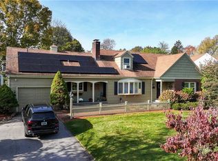 2894 Mendon Rd, Cumberland, RI 02864