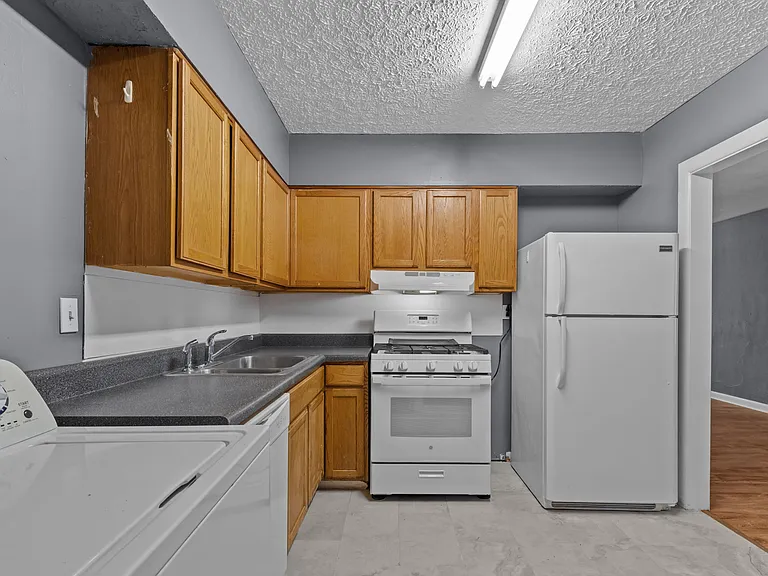 1724 W 48th St — Photo 5