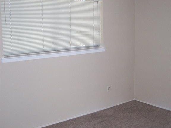 4th image of 918 Harrington Dr