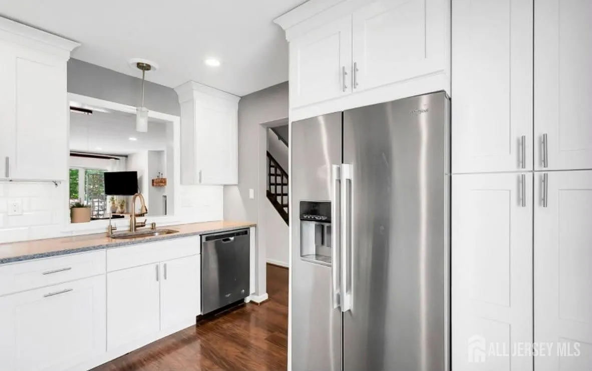 2 bed, 2.5 bath, 1400 sqft, $3,100 — Photo 3