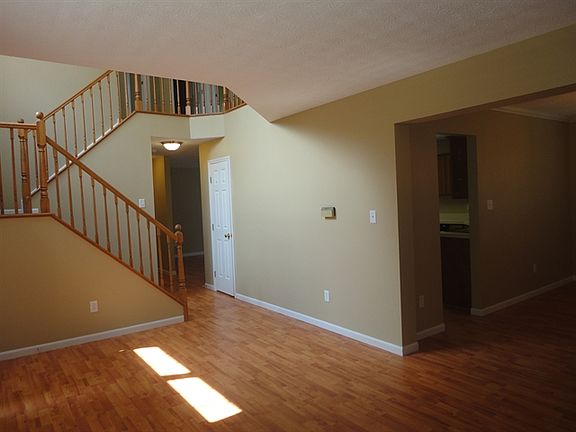 3rd image of 6203 Wellington Pl