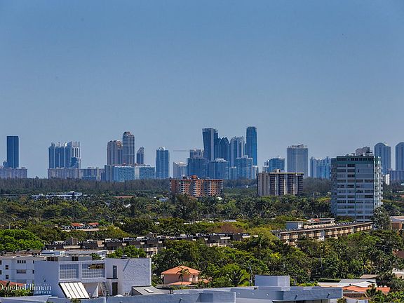2nd image of 11111 Biscayne Blvd #Ph-e