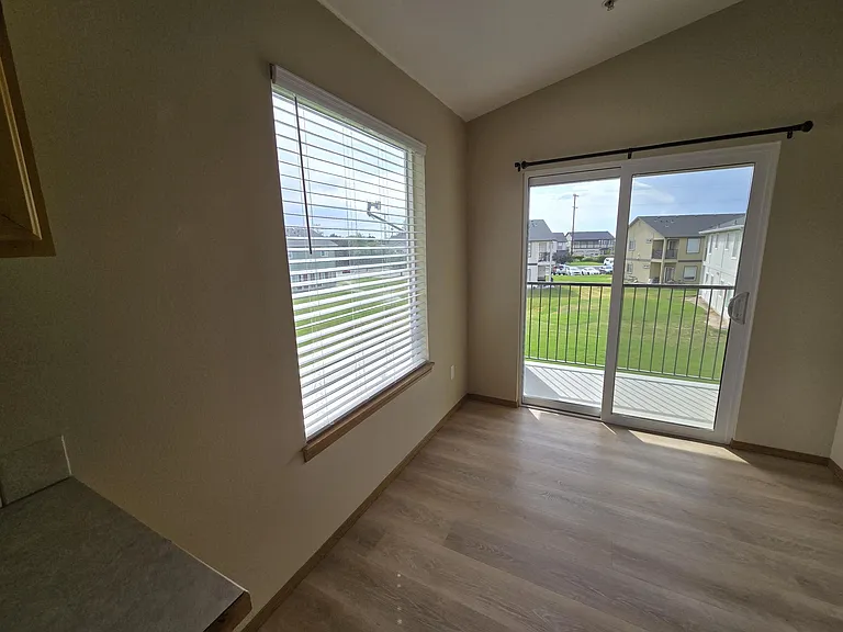 2105 E White Oak Ct #202 — Photo 7