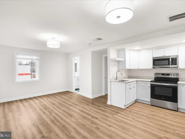 380 Broadview Ave APT 3, Warrenton, VA 20186