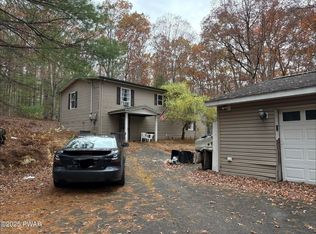 277 Tinkwig Dr, Hawley, PA 18428