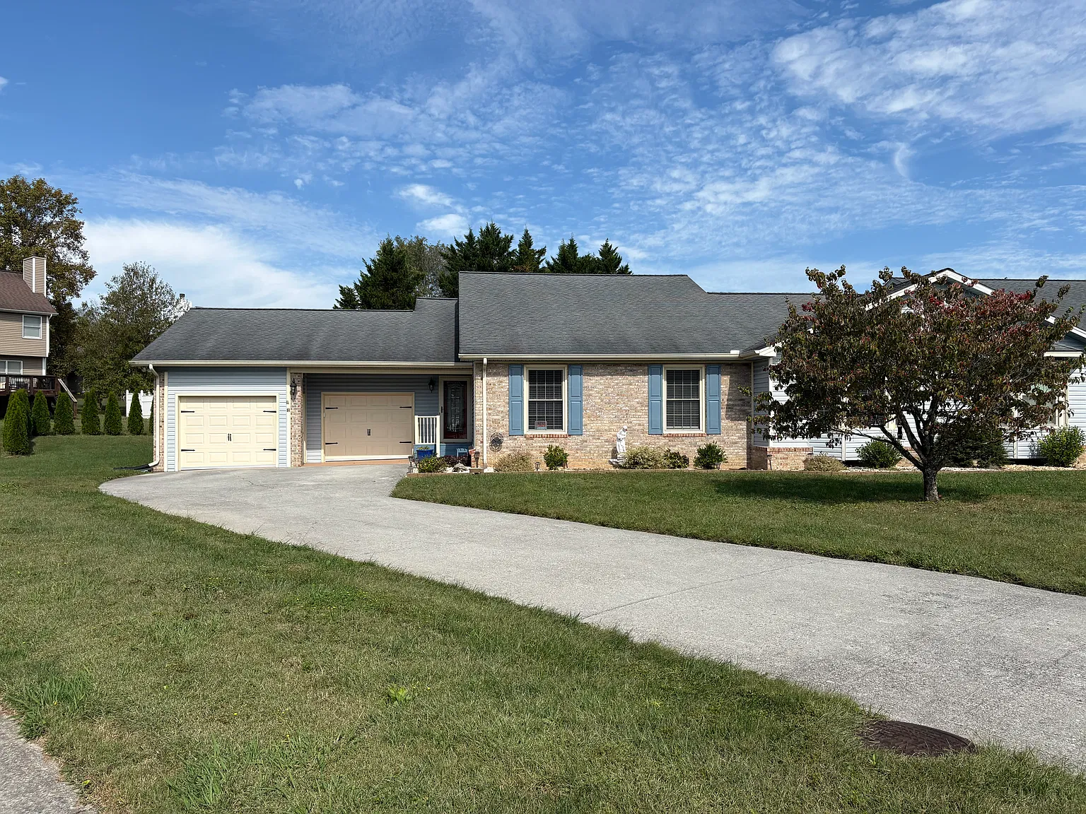 3 bed, 2100 sqft, $2,300 — Photo 1