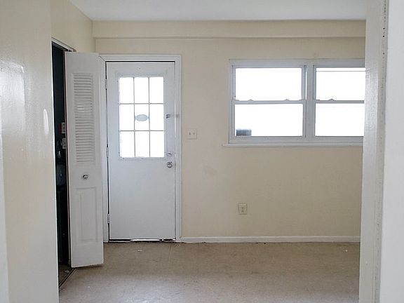 3rd image of 17 Essex St