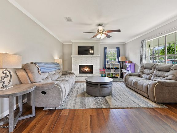 5th image of 11539 Pine Dr
