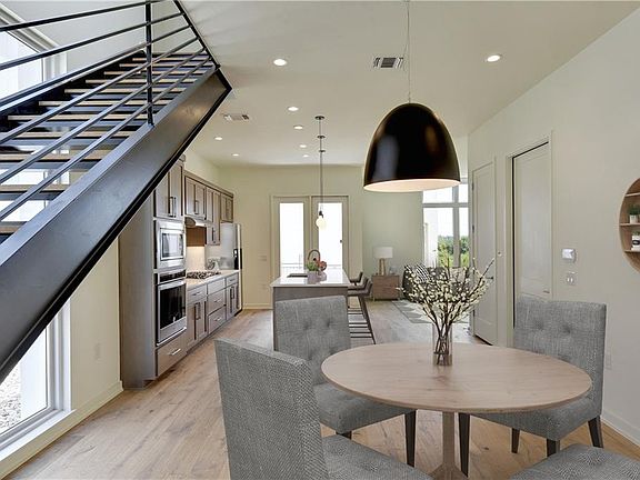 2nd image of 3303 Cantwell Ln