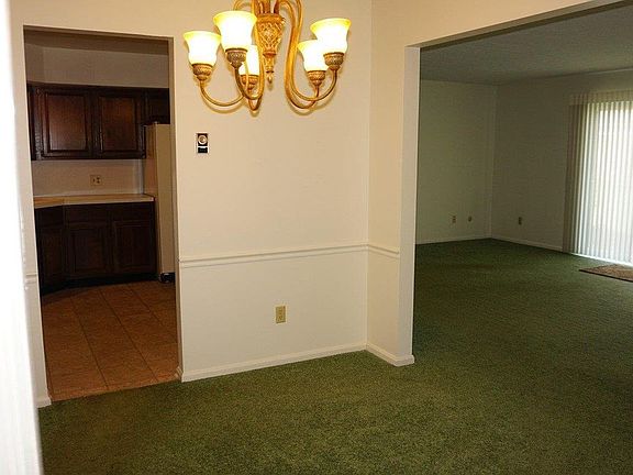 3rd image of 127 Stonyridge Dr